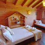 Luxury Wooden Villa With Pool, The Nest