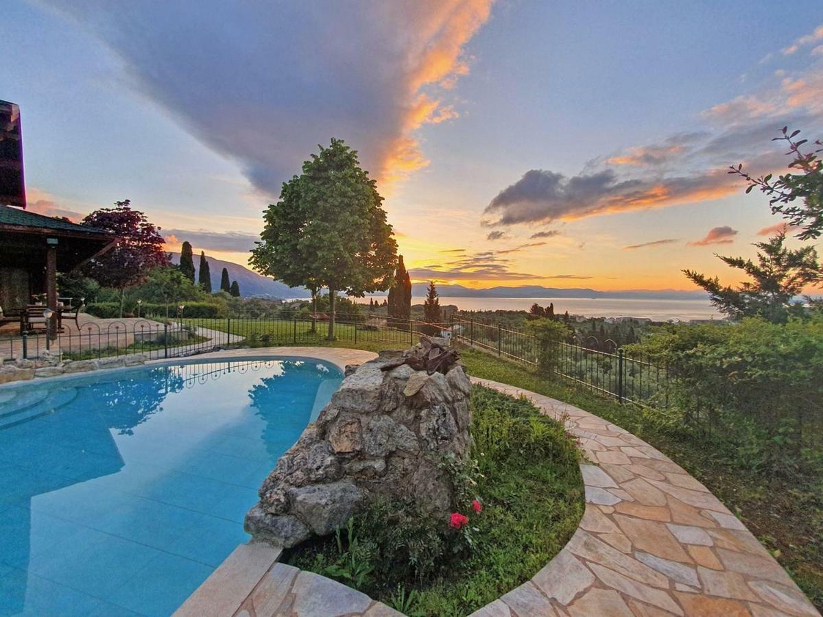 Luxury Wooden With Pool, The Nest Kato Korakiana